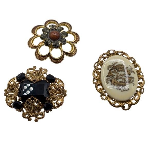 Vintage Gilded Filigree Three Piece Brooch Lot - Picture 5 of 13